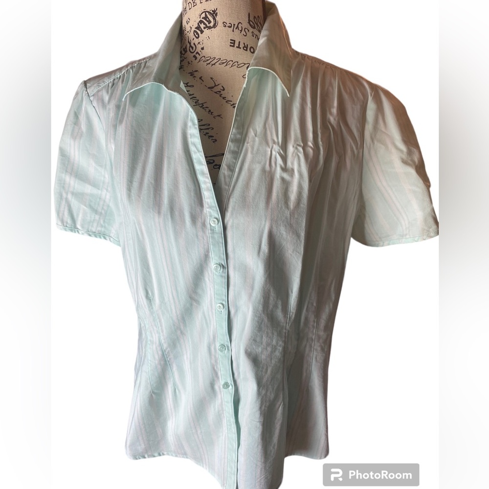 Jaqueline Smith Short Sleeve Button Down Shirt in L